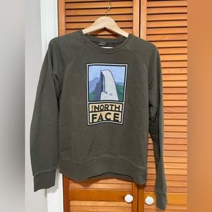 Women’s Northface sweatshirt